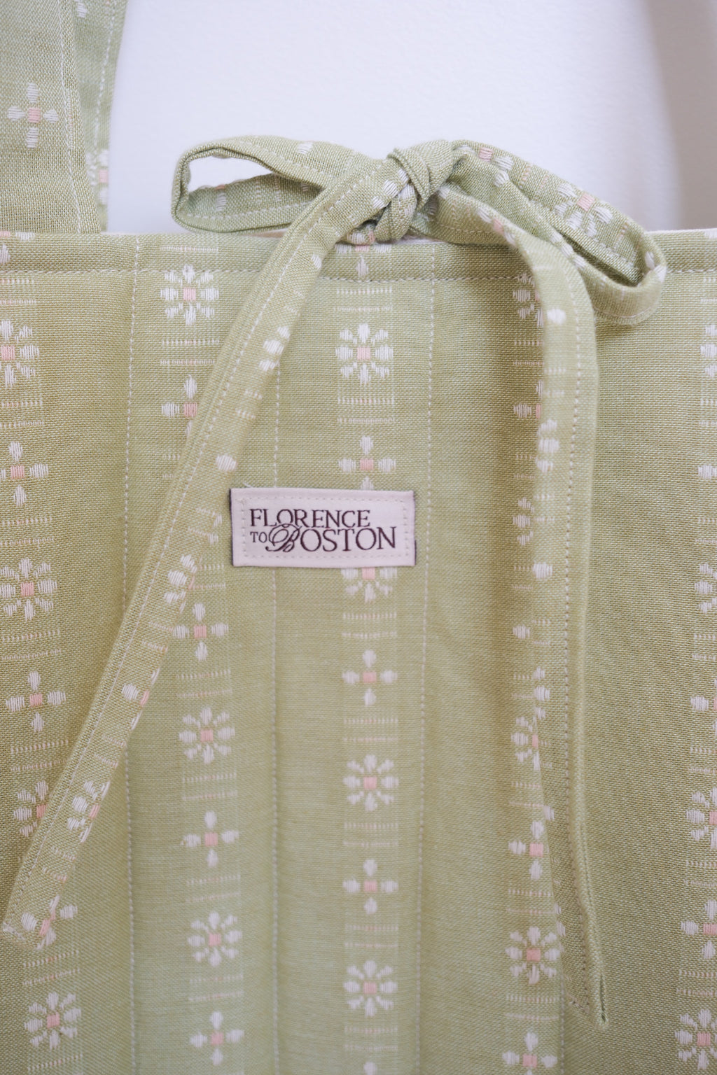 Celadon Daisies | Marlowe Tote