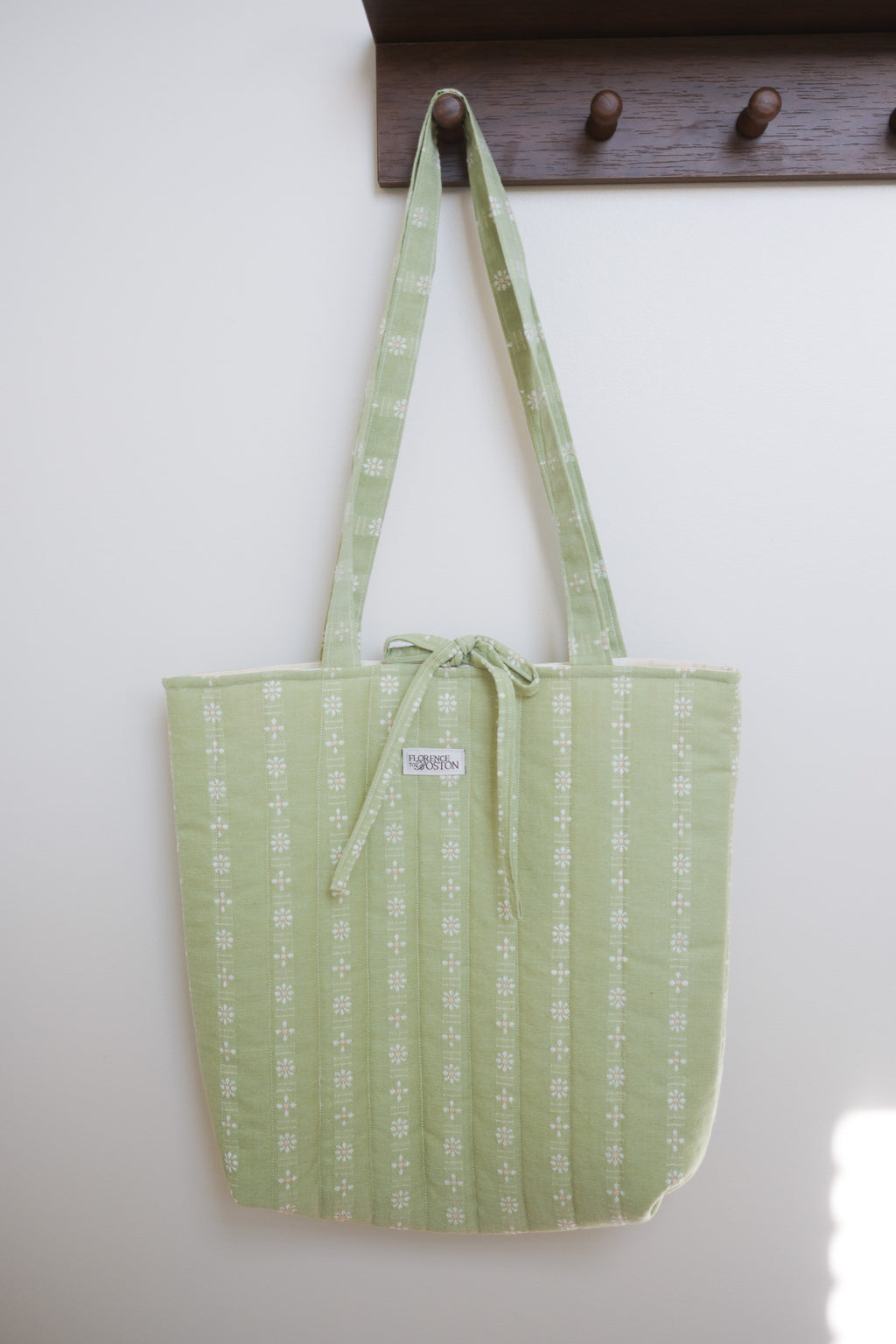 Celadon Daisies | Marlowe Tote