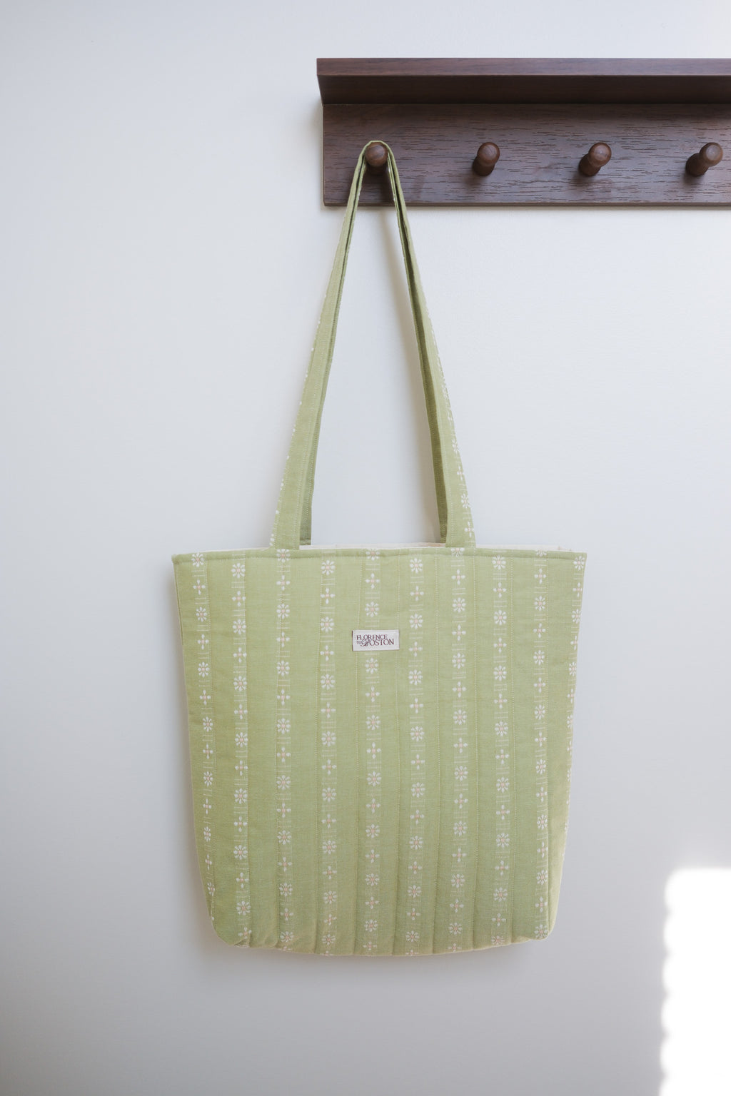 Celadon Daisies | Marlowe Tote