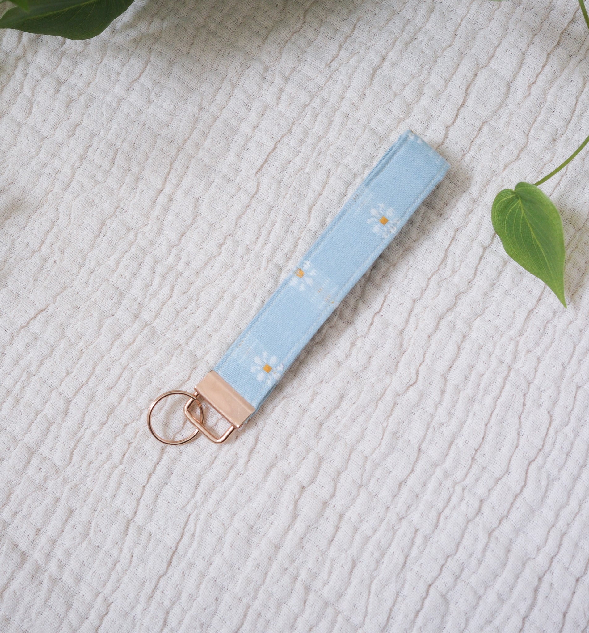 Droplet Daises | Wristlet Keychain