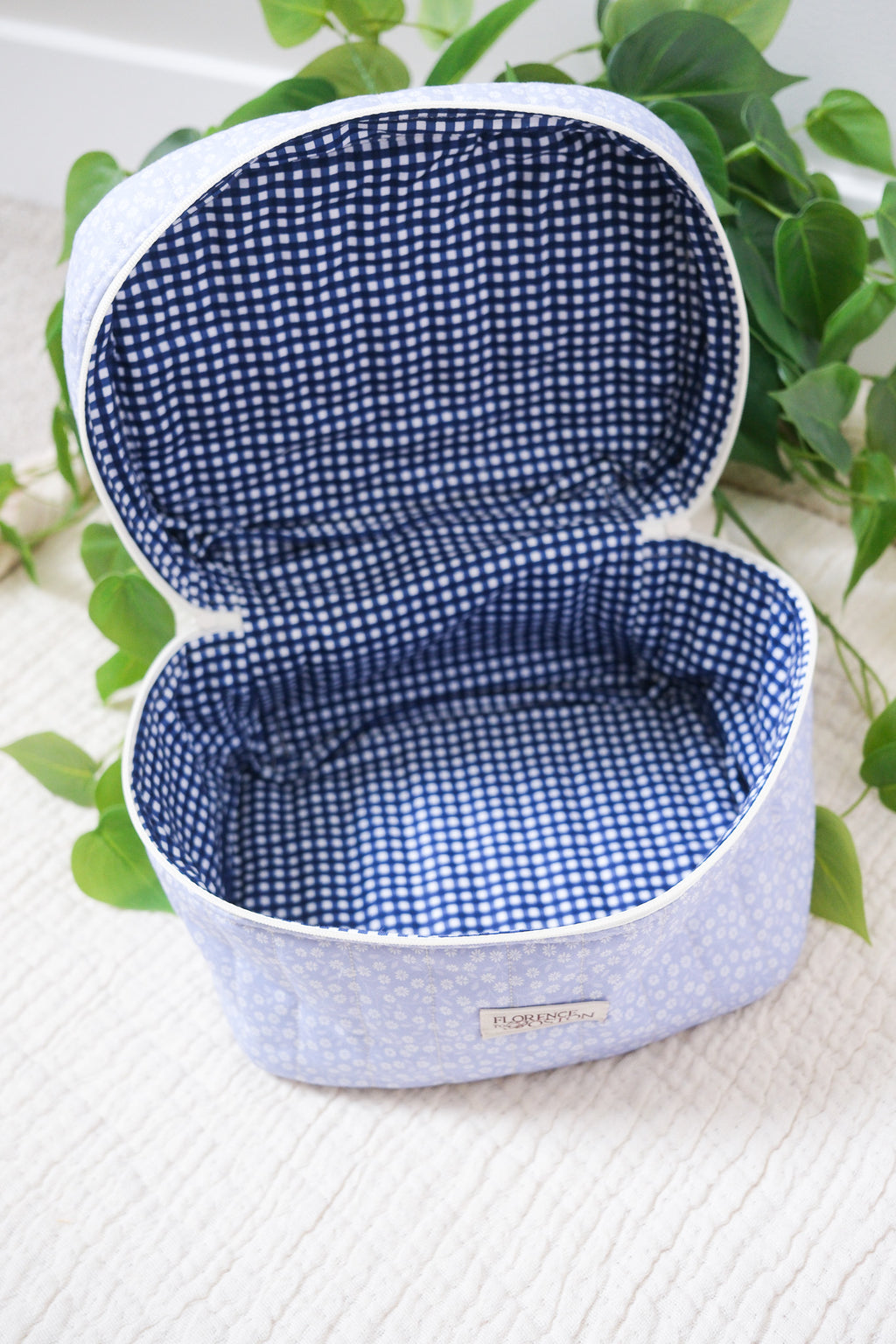 Blue Daisies | Vanity Bag