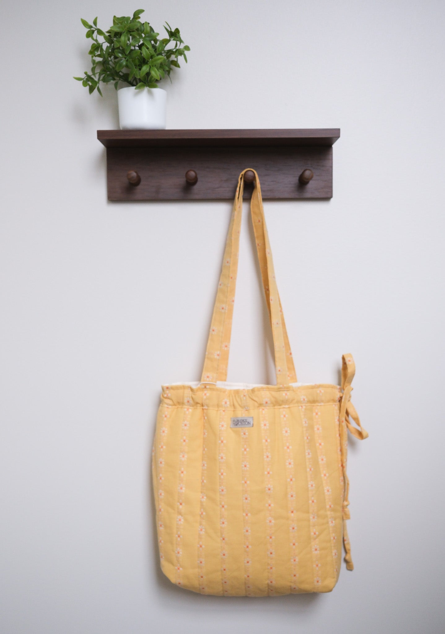 Woven Daisies Buttercup | Marlowe Tote